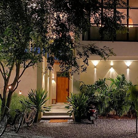 Coconut Lane Bangkok Hotel Екстериор снимка