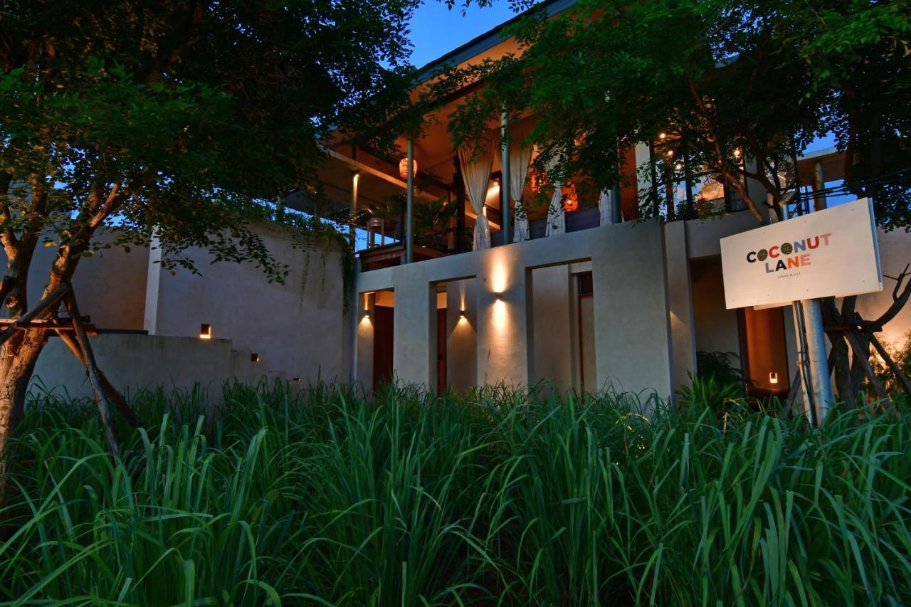 Coconut Lane Bangkok Hotel Екстериор снимка
