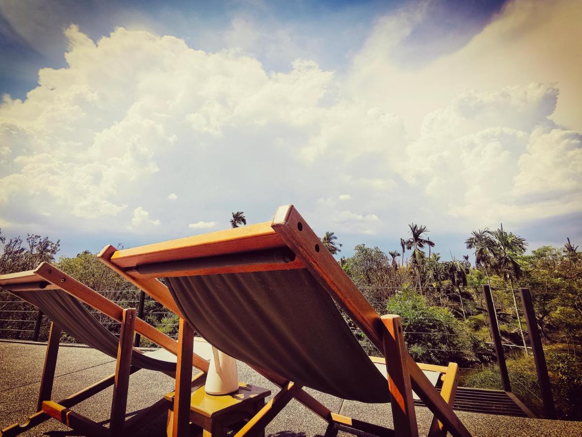 Coconut Lane Bangkok Hotel Екстериор снимка