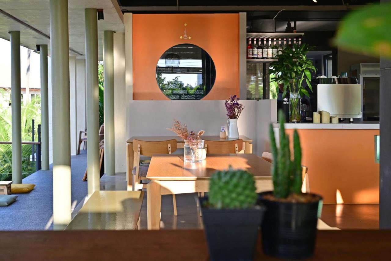 Coconut Lane Bangkok Hotel Екстериор снимка