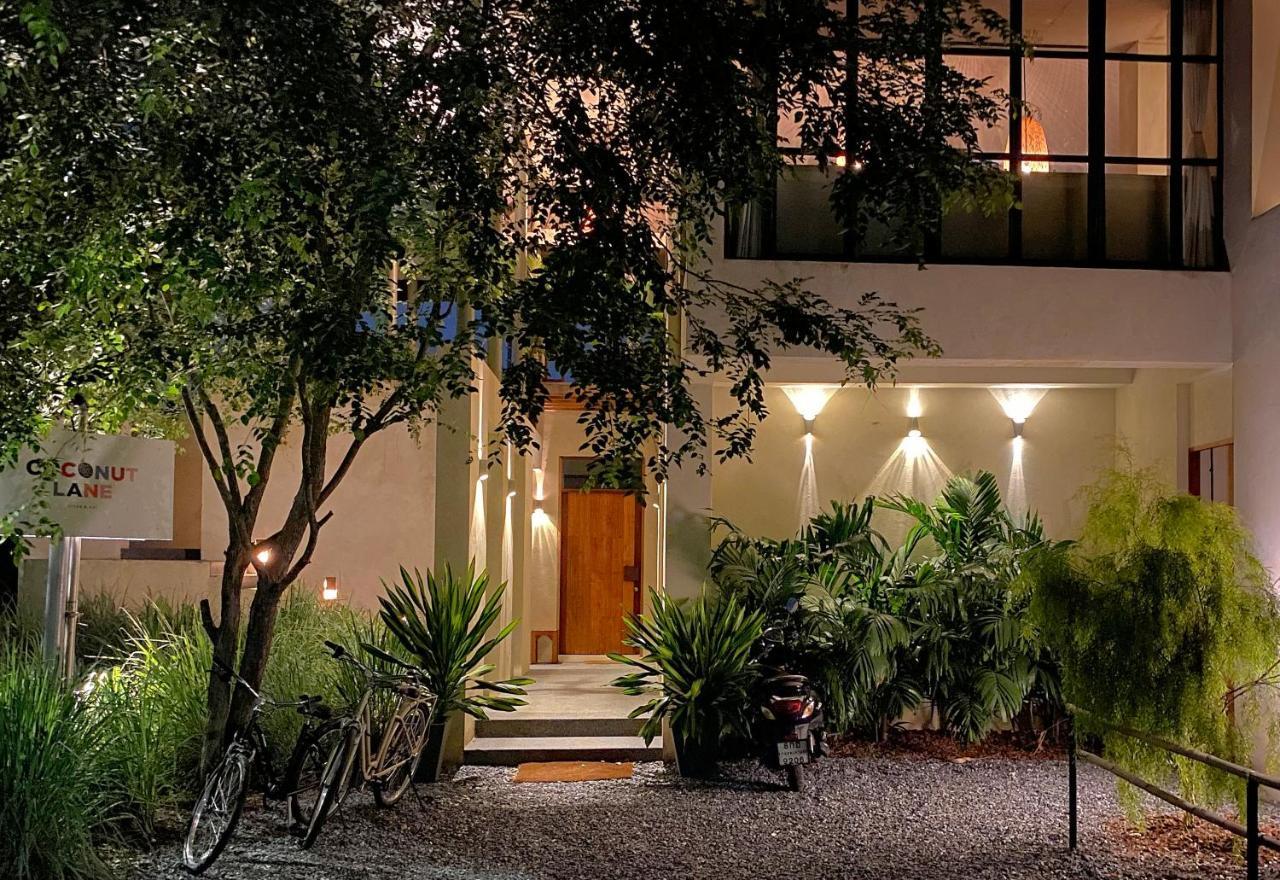 Coconut Lane Bangkok Hotel Екстериор снимка